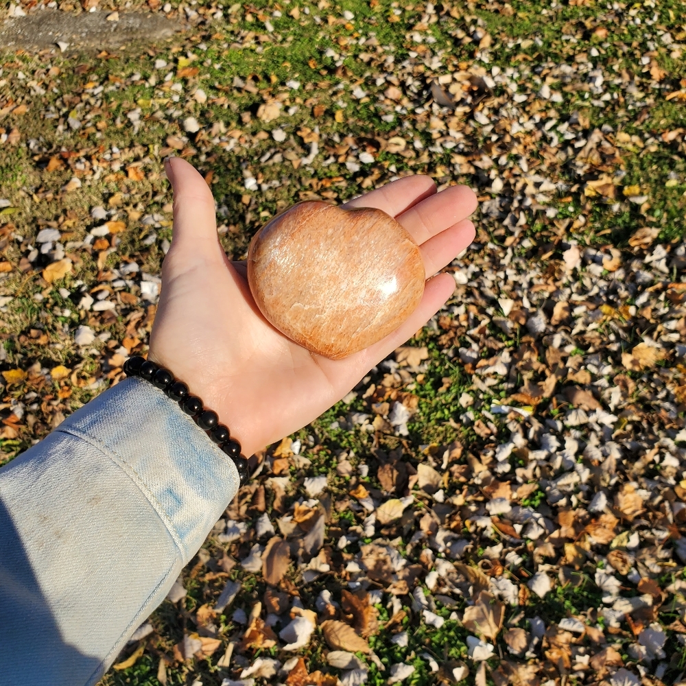 Super flashy peach moonstone heart